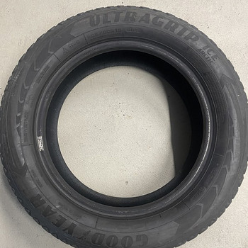 Talverehvid 4tk Goodyear Ultra Grip Ice Artic 205/60R16