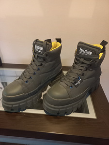 Ботинки . PALLADIUM. (1 фото из 4)