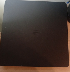 Playstation 4 Slim (1 фото из 2)