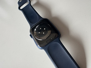 Apple Watch 6 44мм (2 фото из 4)
