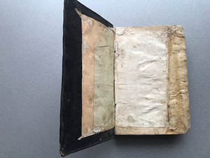 Старая книга (2 фото из 10)