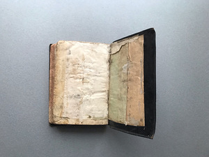 Старая книга (8 фото из 10)