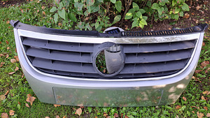 VW Touran 2007 grill (1 foto / 3)