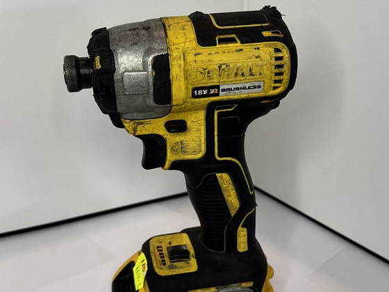 Dewalt DCF 883 аккумуляторная отвертка + аккумулятор 2 Ач