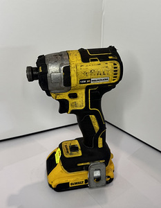 Dewalt DCF 883 aku kruvikeeraja + aku 2 Ah (1 foto / 2)