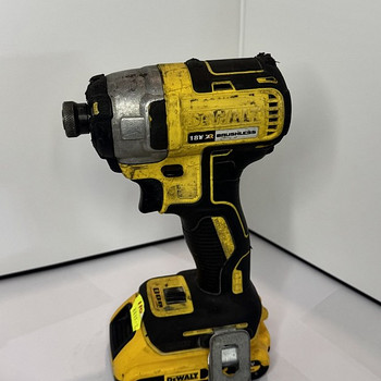 Dewalt DCF 883 аккумуляторная отвертка + аккумулятор 2 Ач