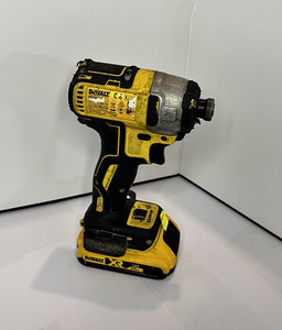 Dewalt DCF 883 aku kruvikeeraja + aku 2 Ah (2 foto / 2)