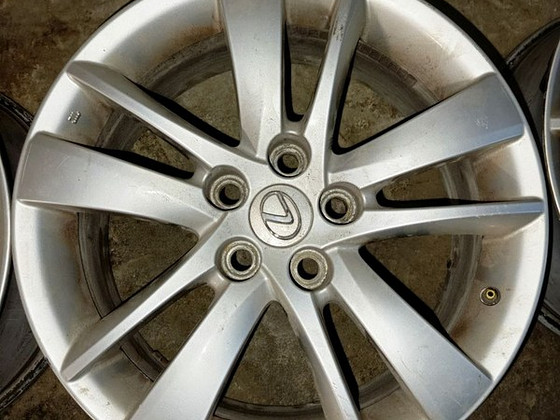 Veljed Lexus'ele