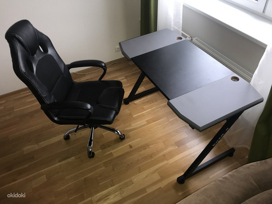 Kirjutuslaua ja tooli komplekt