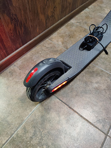 Tõukeratas Ninebot Segway KickScooter ES2 + Laadija (5 foto / 5)