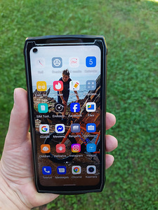 Vastupidav Android telefon IP69 (1 foto / 8)