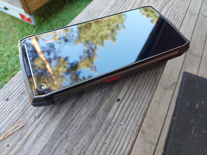 Vastupidav Android telefon IP69 (2 foto / 8)