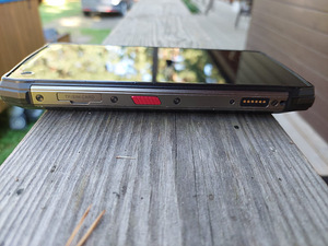 Vastupidav Android telefon IP69 (4 foto / 8)