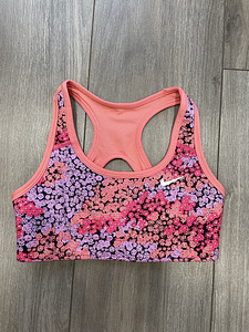 Kahepoolne NIKE topp, suurus 122-128 (2 foto / 4)