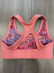 Kahepoolne NIKE topp, suurus 122-128 (4 foto / 4)