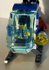 Lego City 60275 (3 фото из 3)