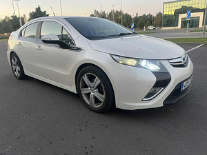 Opel Ampera (3 фото из 13)