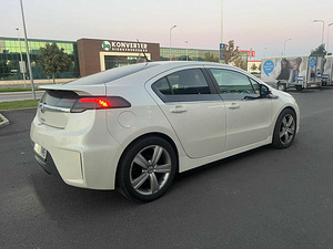 Opel Ampera (6 фото из 13)
