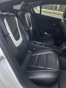 Opel Ampera (10 фото из 13)