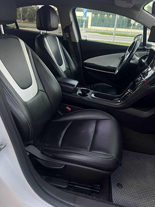 Opel Ampera (11 фото из 13)