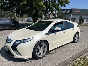 Opel Ampera (8 фото из 13)