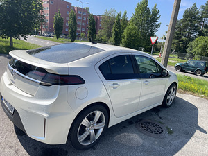 Opel Ampera (9 фото из 13)