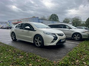 Opel Ampera (2 фото из 13)