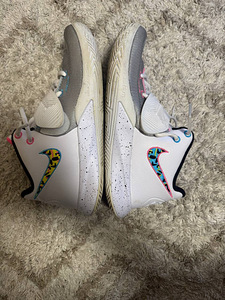 NIKE KYRIE FLYTRAP III (3 foto / 5)