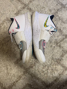 NIKE KYRIE FLYTRAP III (4 foto / 5)