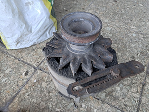 Erinevad varuosad Audi 80 / 1990a (6 foto / 7)