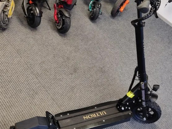 Kasutatud elektritõukeratas Ultron T103 + 2 laadijat
