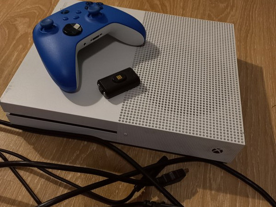 Xbox one s koos pulti ja mängudega