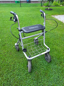 4-rattaline tugiraam, Ideal Rollator (MEYRA) (2 foto / 2)