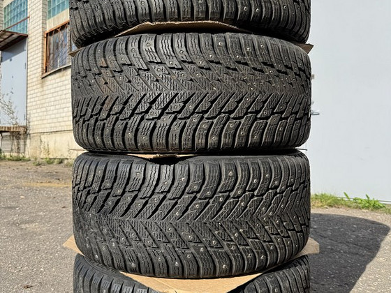 275/35/21 шипованные шины Nokian 9мм (как новые)