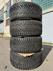 275/35/21 шипованные шины Nokian 9мм (как новые) (1 фото из 3)