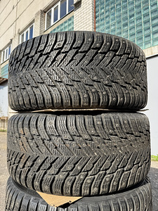275/35/21 шипованные шины Nokian 9мм (как новые) (3 фото из 3)