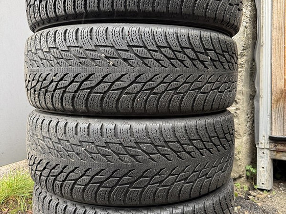 235/60/18 Nokian шины с ламелями 6,5 мм dot2020