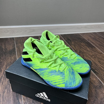 Adidas jalgpalli jalatsid