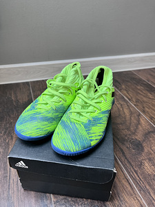 Футбольные бутсы Adidas (3 фото из 3)