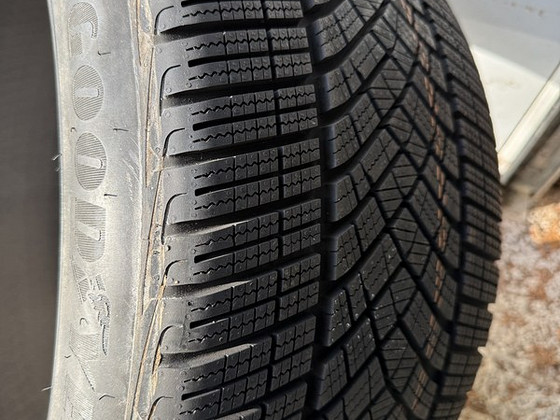 Uued Lamellrehvid GoodYear UltraGrip 285/40R20, 245/45R20