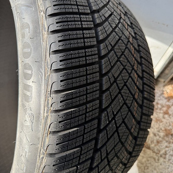 ШИПОВАННЫЕ ШИНЫ GoodYear UltraGrip Performance Gen1 NF0