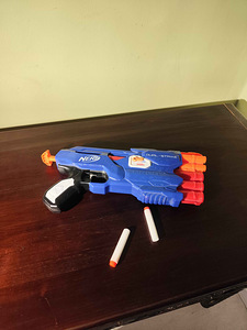 Продается в хорошем состоянии игрушечный пистолет NERF DualS (2 фото из 3)
