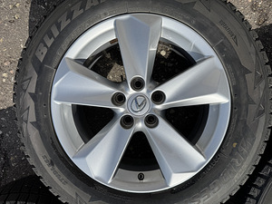 17" оригинальные диски Lexus NX 5x114,3 + зимние шины 7-8мм (3 фото из 10)