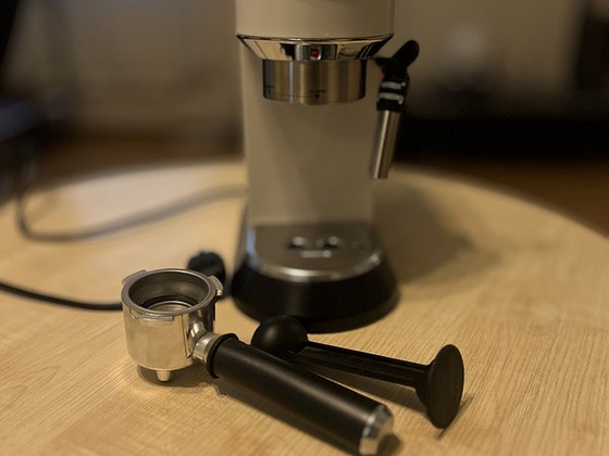 De’Longhi Dedica EC685 kohvimasin