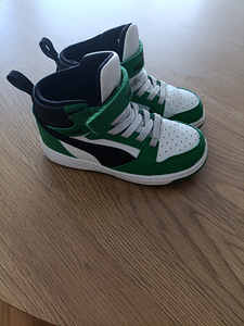 Детские кроссовки Puma (3 фото из 3)