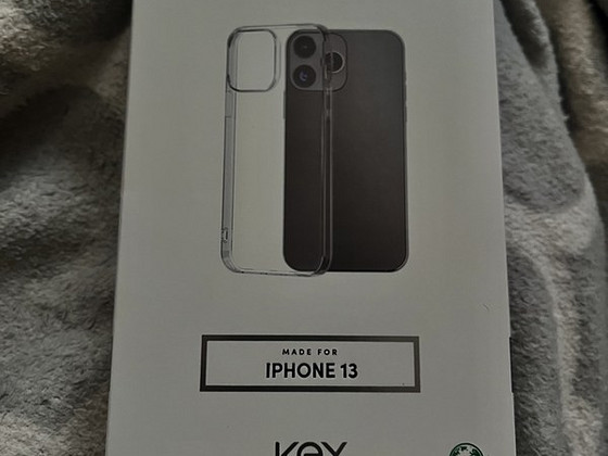 Чехол на iPhone 13