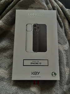 Чехол на iPhone 13 (1 фото из 6)