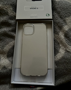 Чехол на iPhone 13 (3 фото из 6)