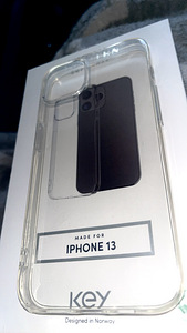 Чехол на iPhone 13 (4 фото из 6)