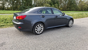 Lexus IS 220 (3 фото из 12)